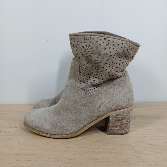 Crown Vintage Shoes - Crown Vintage Taupe Leather Perforated Foldover Block Heel‎ Ankle Boots 1506